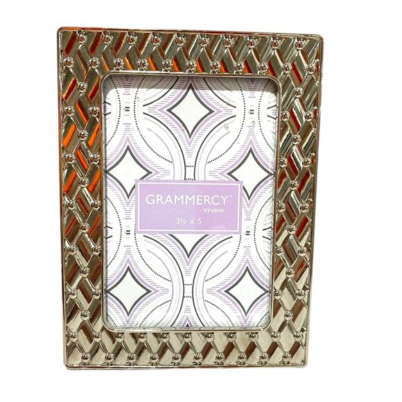 Grammercy Studio picture frame for 3.5" x 5" photograph shiny texture silvertone - Picture 1 of 6